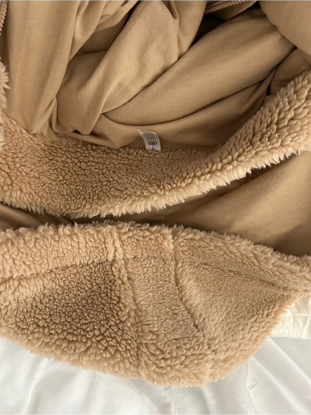 Alo Yoga Foxy Sherpa Jacket in Camel small